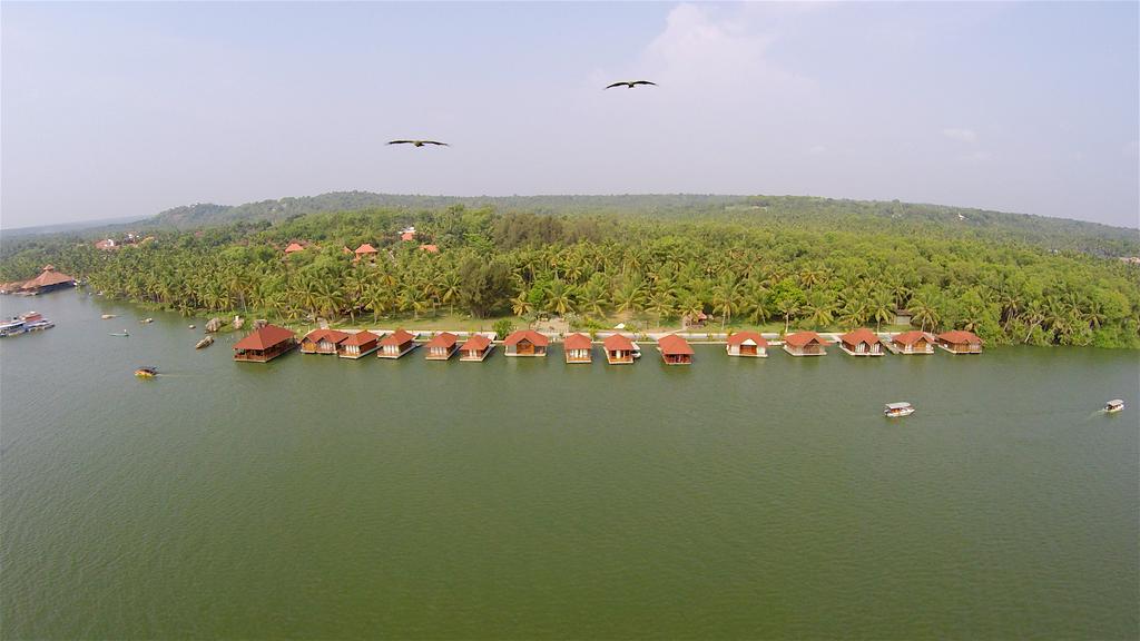 Poovar Island Resort Екстер'єр фото