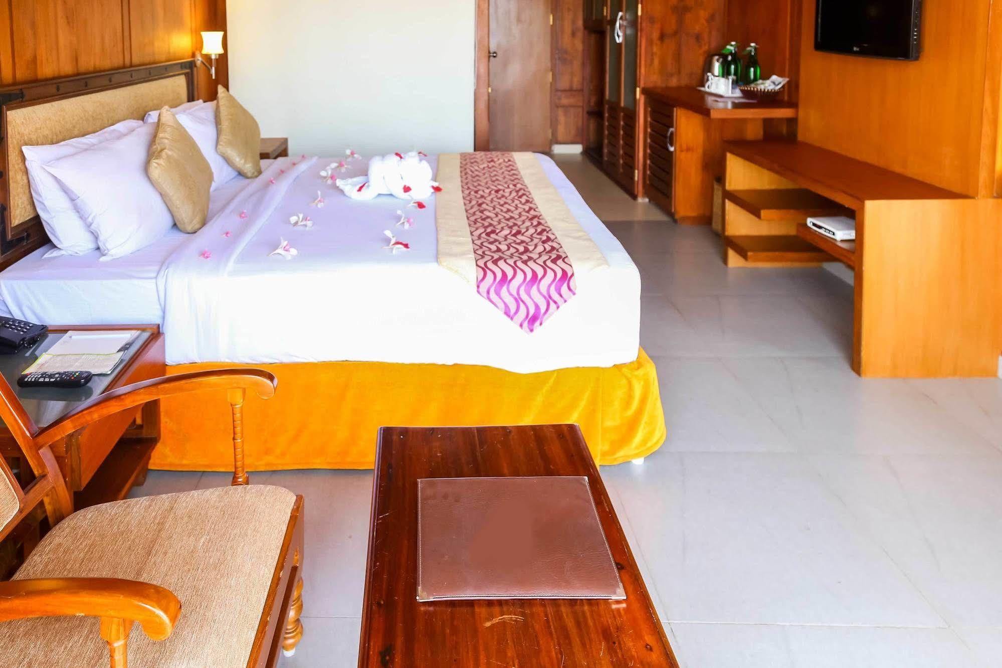 Poovar Island Resort Екстер'єр фото