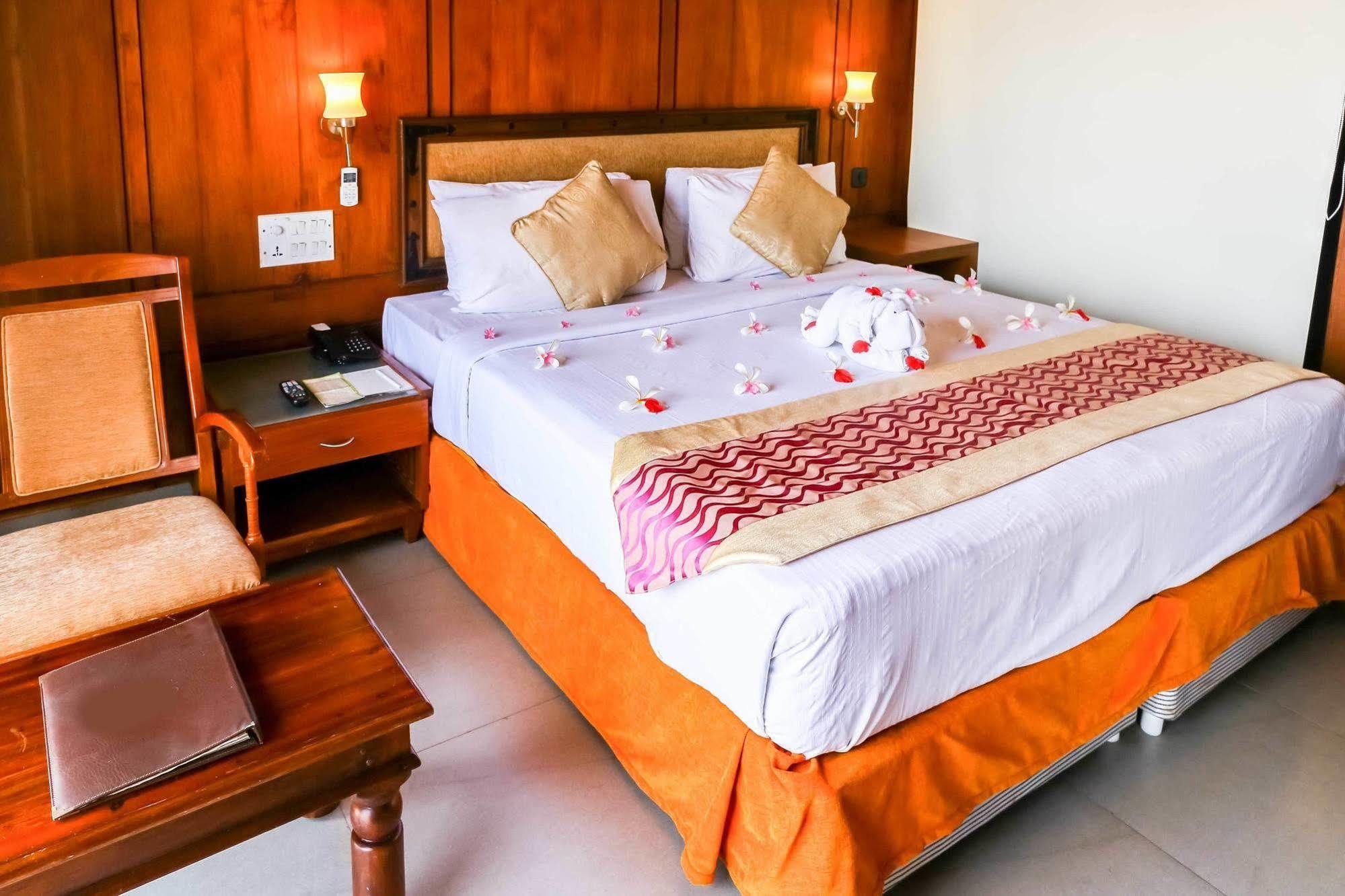 Poovar Island Resort Екстер'єр фото