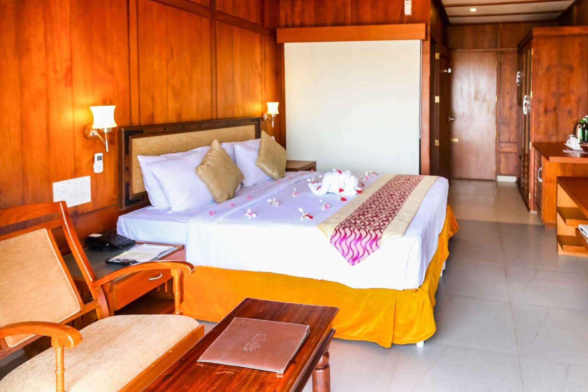 Poovar Island Resort Екстер'єр фото