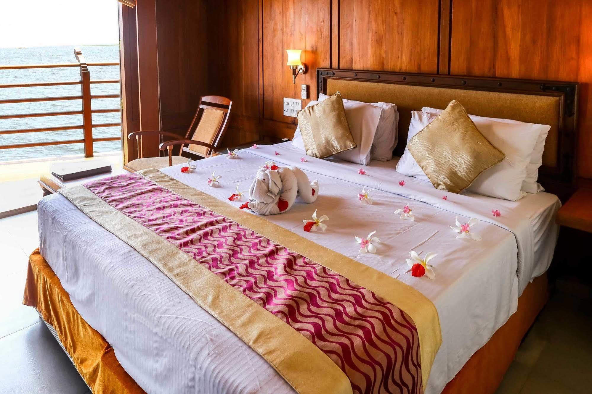 Poovar Island Resort Екстер'єр фото
